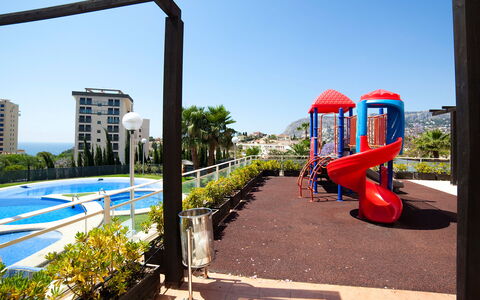 Calpe Calp 907: Ciel, Plante, Propriété, L'Eau, Ombre, Bâtiment, Piscine, Fenêtre, Design Urbain, Herbe