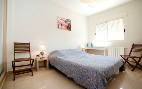 Calpe Calp 907: Chambre, Lit, Pièce, Meubles, Propriété, Drap De Lit, Sol, Cadre De Lit, Design Intérieur, Literie