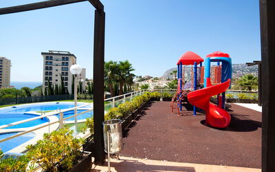 Calpe Calp 907: Ciel, Plante, Propriété, L'Eau, Ombre, Bâtiment, Piscine, Fenêtre, Design Urbain, Herbe