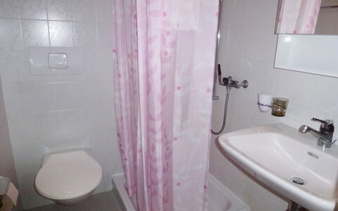 Al Ronchetto: Salle De Bains, Rideau De Douche, Propriété, Pièce, Rideau, Rose, Violet, Mur, Design Intérieur, Luminaire Plomberie