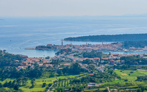 Rab Rab 220: Ciel, Mer, Côte, Zone Urbaine, Ville, Colline, Horizon, Arbre, Station De Montagne, Vue Du Ciel