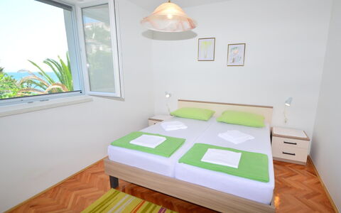 Amiela: Chambre, Pièce, Meubles, Propriété, Lit, Design Intérieur, Sol, Drap De Lit, Cadre De Lit, Maison