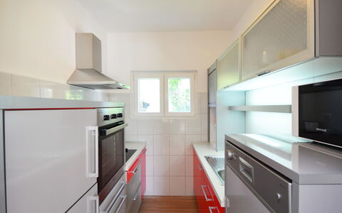 Amiela: Comptoir, Propriété, Pièce, Cabinetry, Cuisine, Meubles, Design Intérieur, Bâtiment, Maison, Sol