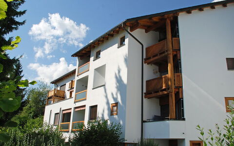 Flims 420: Ciel, Plante, Bâtiment, Propriété, Fenêtre, Nuage, Architecture, Design Urbain, Arbre
