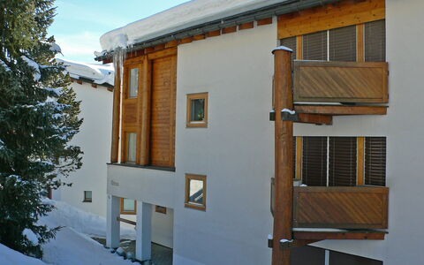 Flims 420: Bâtiment, Fenêtre, Neige, Bleu, Ciel, Bois, Maison, Arbre, Ombre