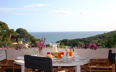 Begur 760: Propriété, Restaurant, Recours, Vacances, Ciel, Tourisme, Table, Immobilier, Maison, Mer