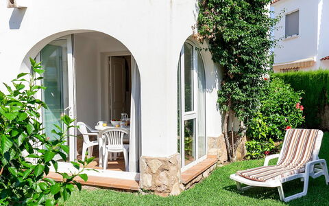 Oliva 403: Propriété, Bâtiment, Maison, Cour, Arrière-Cour, Immobilier, Cour, Chalet, Jardin, Domicile
