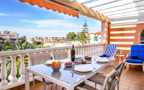 Dénia 475: Table, Meubles, Ciel, Propriété, Chaise, Bleu, Bleu Azur, Vaisselle, Plante D'Appartement, Tableau De Plein Air