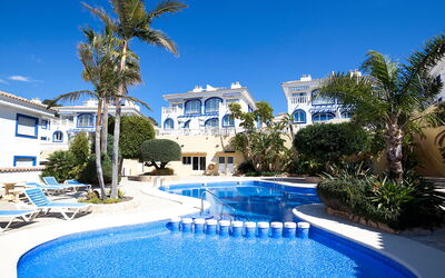 Calpe Calp 854: L'Eau, Ciel, Propriété, Bâtiment, Plante, Bleu, Bleu Azur, Piscine, La Nature, Arbre