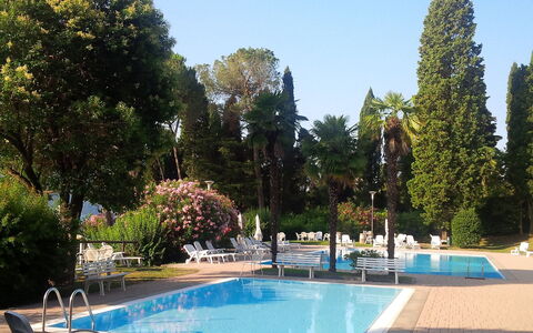 Residenza del Pascià: Piscine, Propriété, Loisir, Immobilier, L'Eau, Arbre, Vacances, Ciel, Bâtiment, Zone Résidentielle
