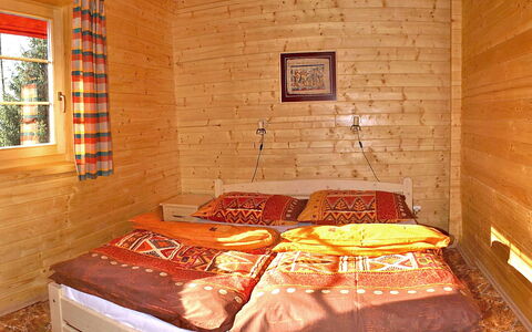 Tanvald 10: Chambre, Lit, Pièce, Meubles, Drap De Lit, Propriété, Mur, Design Intérieur, Literie, Bâtiment