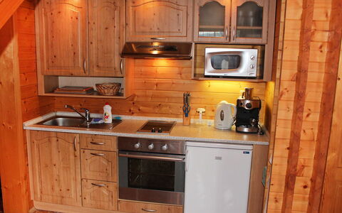 Tanvald 10: Cabinetry, Comptoir, Cuisine, Pièce, Meubles, Propriété, Principaux Appliance, Tache De Bois, Dur, Bâtiment