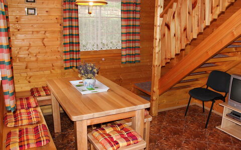 Tanvald 10: Pièce, Meubles, Design Intérieur, Bâtiment, Maison, Table, Bois, Sol, Cabane En Rondins, Tache De Bois