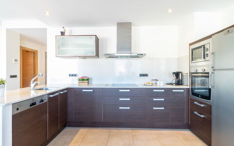 Empuriabrava 122: Pièce, Cabinetry, Propriété, Meubles, Cuisine, Comptoir, Design Intérieur, Bâtiment, Tuile, Sol