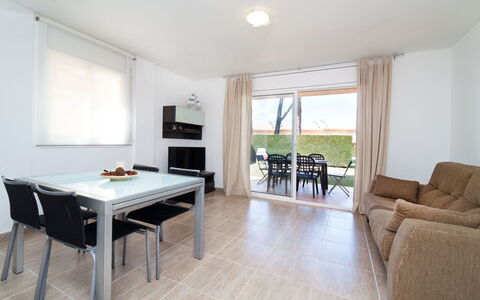 Juanes: Propriété, Pièce, Meubles, Sol, Bâtiment, Design Intérieur, Salon, Table, Maison, Immobilier