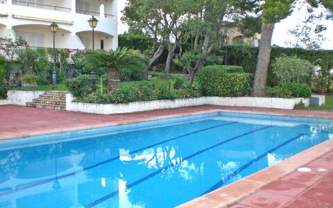 Residencial Cap de Grifeu: L'Eau, Plante, Bâtiment, Propriété, Piscine, Bleu Azur, Arbre, Ombre, Mobilier De Jardin, Loisir