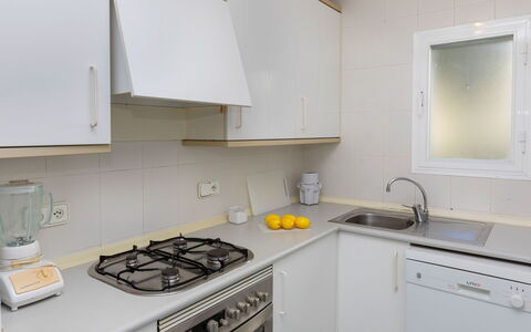 Residencial Cap de Grifeu: Cabinetry, Evier, Bâtiment, Comptoir, Propriété, Évier, Blanc, Cuisine, Cuisinière, Robinet