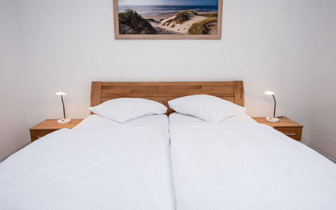 Norddeich 157: Lit, Chambre, Literie, Bois, Meubles, Drap De Lit, Linge, Sol, Cadre De Lit, Design Intérieur