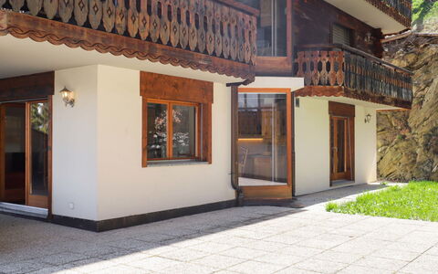 Nendaz 652: Propriété, Bâtiment, Plante, Bois, Porte, Design Urbain, Surface De La Route, Façade, Ombre, Immobilier