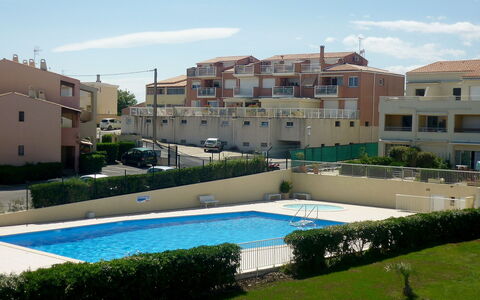 Les Indes Galantes: Propriété, Piscine, Zone Résidentielle, Bâtiment, Appartement, Immobilier, Ville, Maison, Loisir, Herbe