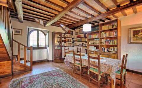 Casale Giulio: Propriété, Pièce, Bâtiment, Plafond, Design Intérieur, Faisceau, Maison, Immobilier, Biens, Meubles