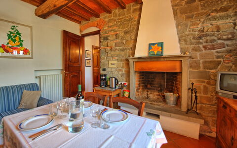 Panzalla: Pièce, Propriété, Bâtiment, Meubles, Design Intérieur, Immobilier, Table, Salle À Manger, Maison, Salon