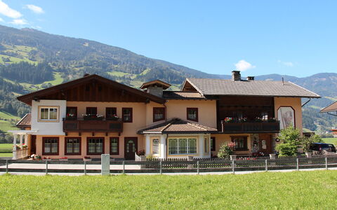 Christoph: Propriété, Maison, Domicile, Bâtiment, Immobilier, Biens, Toit, Architecture, Montagne, Ferme