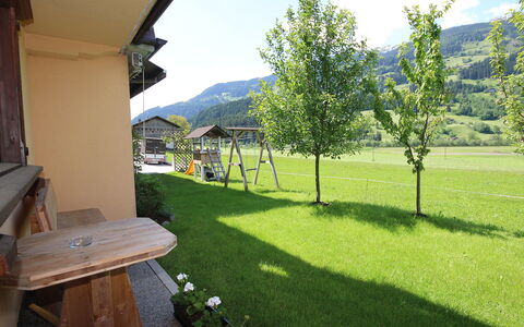 Christoph: Propriété, Vert, Herbe, Paysage Naturel, Immobilier, Pelouse, Maison, Arbre, Cour, Bâtiment