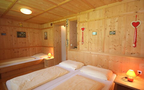 Christoph: Pièce, Lit, Meubles, Bâtiment, Design Intérieur, Sauna, Chambre, Confort