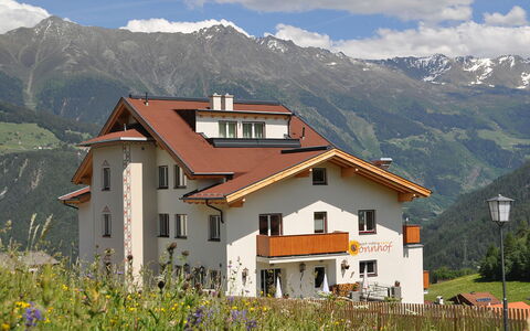 Fiss 600: Ciel, Nuage, Montagne, Plante, Bâtiment, Écorégion, Fenêtre, La Nature, Paysage Naturel, Maison