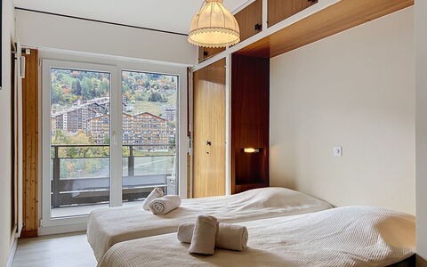 Nendaz 571: Bois, Design Intérieur, Sol, Sol, Meubles, Pièce, Plafond, Lit, Chambre, Appartement