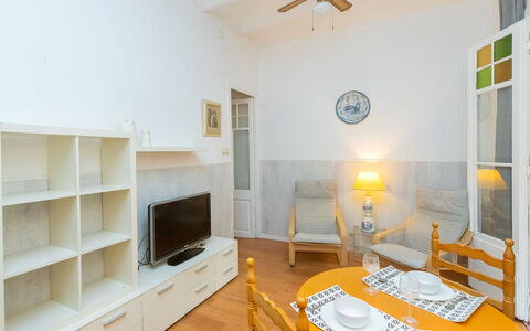 Gracia Torrijos: Meubles, Propriété, Table, Ventilateur De Plafond, Fenêtre, Cadre, Bois, Éclairage, Design Intérieur, Cabinetry