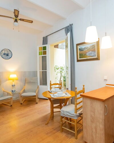 Gracia Torrijos: Meubles, Propriété, Cadre, Bleu Azur, Bois, Table, Ventilateur De Plafond, Éclairage, Design Intérieur, Sol