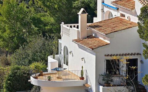 La Colina: Propriété, Maison, Bâtiment, Immobilier, Toit, Domicile, Architecture, Villa, Chalet, Zone Résidentielle