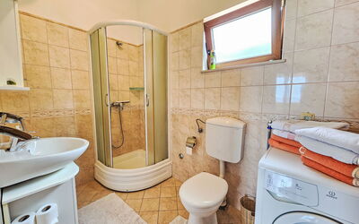 Logement:&nbsp;Lucic 100.4