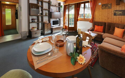 Grindelwald 104: Meubles, Bois, Design Intérieur, Plafond, Canapé, Sol, Pièce, Salon, Sol, Chaise