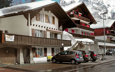 Grindelwald 104: Voiture, Ciel, Propriété, Neige, Fenêtre, Véhicule, Montagne, Bâtiment
