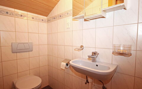 Fügen 400: Salle De Bains, Propriété, Tuile, Pièce, Mur, Luminaire Plomberie, Toilette, Architecture, Design Intérieur, Robinet