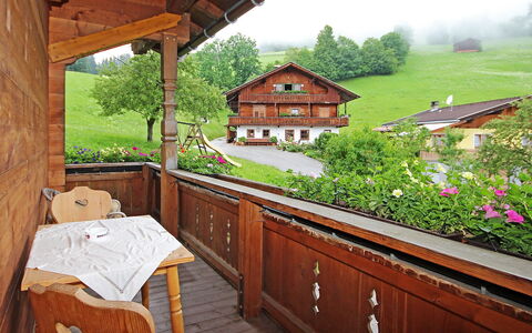 Fügen 400: Propriété, Pièce, Bâtiment, Maison, Meubles, Immobilier, Domicile, Herbe, Paysage, Chalet