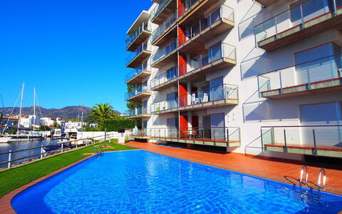 Cap Mestral: L'Eau, Bâtiment, Jour, Propriété, Ciel, Piscine, Bleu Azur, Bleu, Plante, Design Urbain