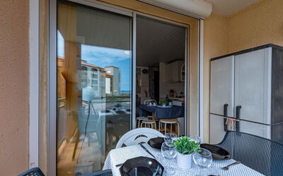 Cap de Mer 440.5: Bâtiment, Meubles, Propriété, Table, Porte, Ombre, Design Intérieur, Confort, Salon, Bois