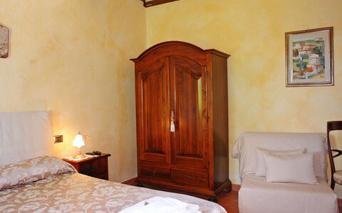 L'Antica Chiesa: Lit, Chambre, Pièce, Meubles, Propriété, Drap De Lit, Cadre De Lit, Mur, Bâtiment, Design Intérieur