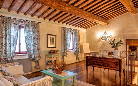 Villa Petrognano: Propriété, Pièce, Design Intérieur, Plafond, Bâtiment, Meubles, Salon, Maison, Immobilier, Domicile