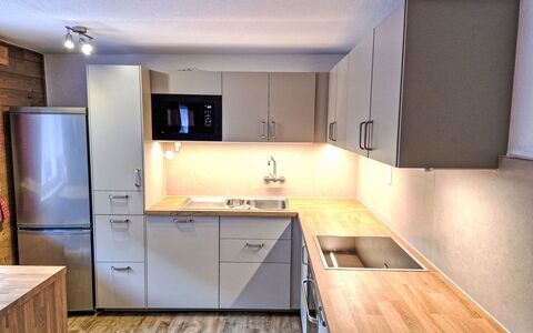 Ötztal: Sol, Comptoir, Cuisine, Bois, Cabinetry, Meubles, Sol, Design Intérieur, Appareil De Cuisine, Parquet