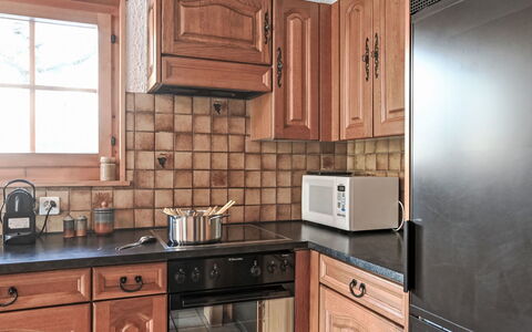 Roxane: Cuisine, Comptoir, Cabinetry, Appareil De Cuisine, Principaux Appliance, Design Intérieur, Sol, Luminaire Plomberie, Marron, Tiroir