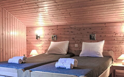 Roxane: Meubles, Design Intérieur, Sol, Sol, Bois, Plafond, Pièce, Chambre, Lit, Éclairage