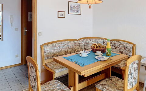 Schonach 125: Meubles, Design Intérieur, Bois, Sol, Sol, Table, Éclairage, Pièce, Salle À Manger, Table Cuisine Et Salle A Manger