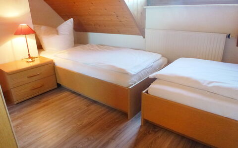 Schonach 125: Lit, Pièce, Meubles, Chambre, Cadre De Lit, Matelas, Propriété, Dur, Sol, Design Intérieur