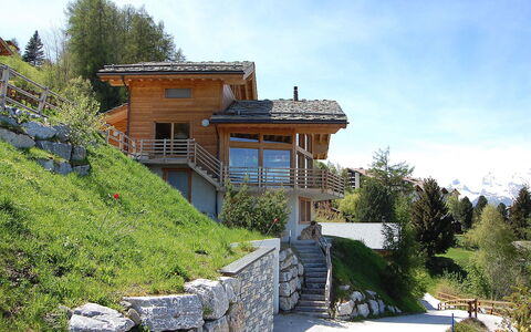 Chalet Aquarius: Propriété, Maison, Bâtiment, Architecture, Montagne, Arbre, Domicile, Immobilier, Ciel, Biens