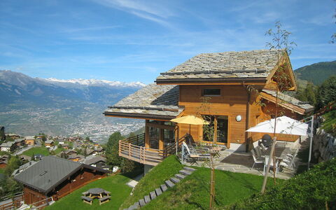 Chalet Aquarius: Village De Montagne, Montagne, Station De Montagne, Propriété, Montagnes Relief, Ciel, Paysage Naturel, Maison, Chaîne De Montagnes, Bâtiment